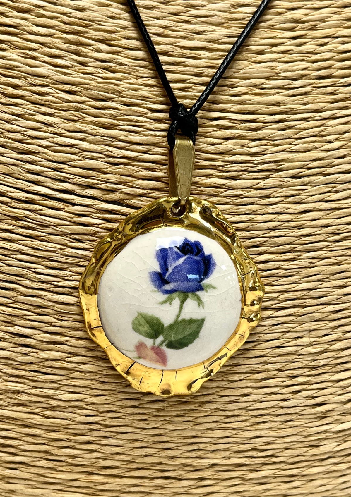3456 ceramic blue rose cameo pendant Remon Jephcott.jpg
