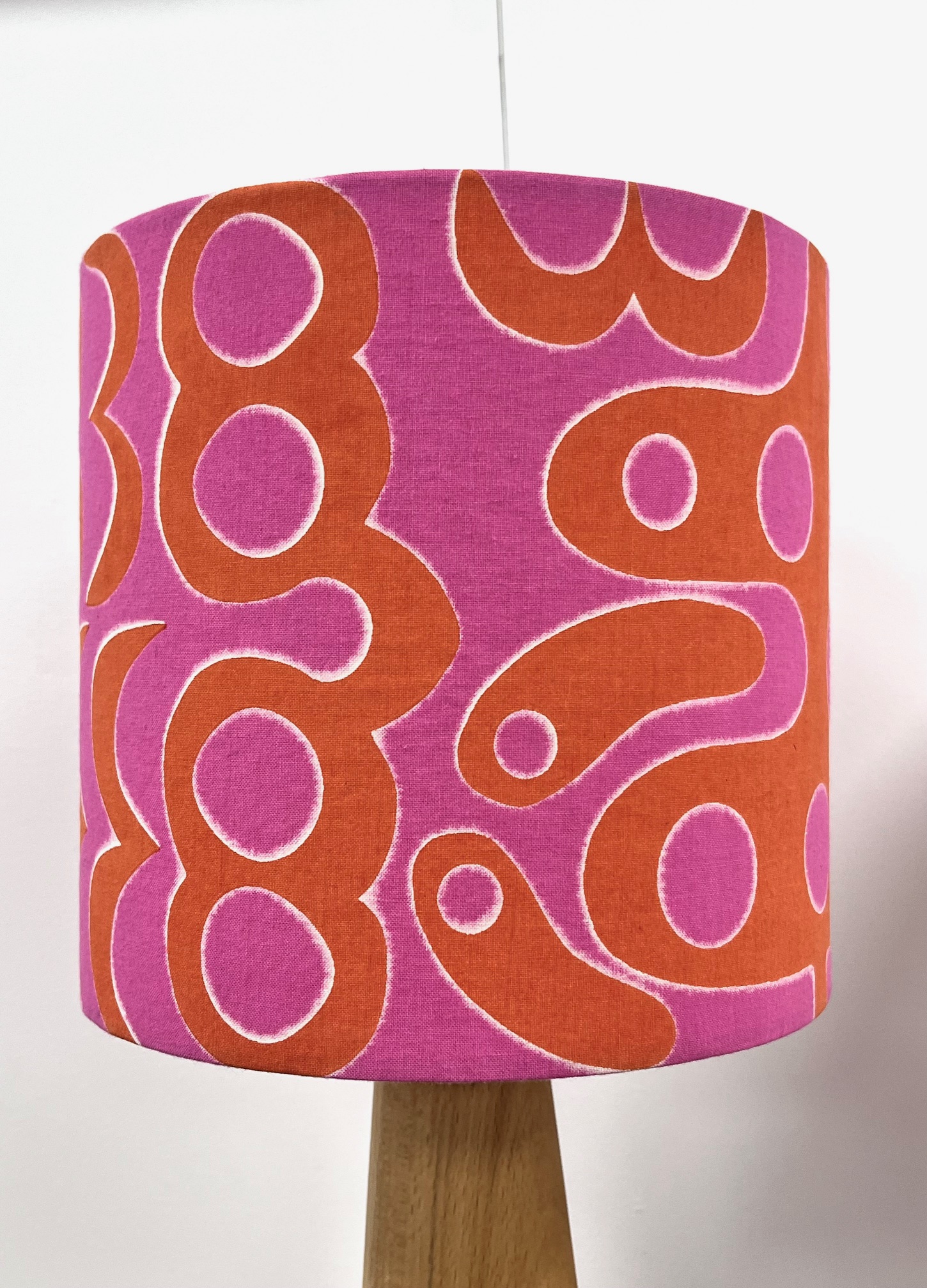 15426a Esme Cooper pink orange lampshade hand printed white retro 70s.jpeg